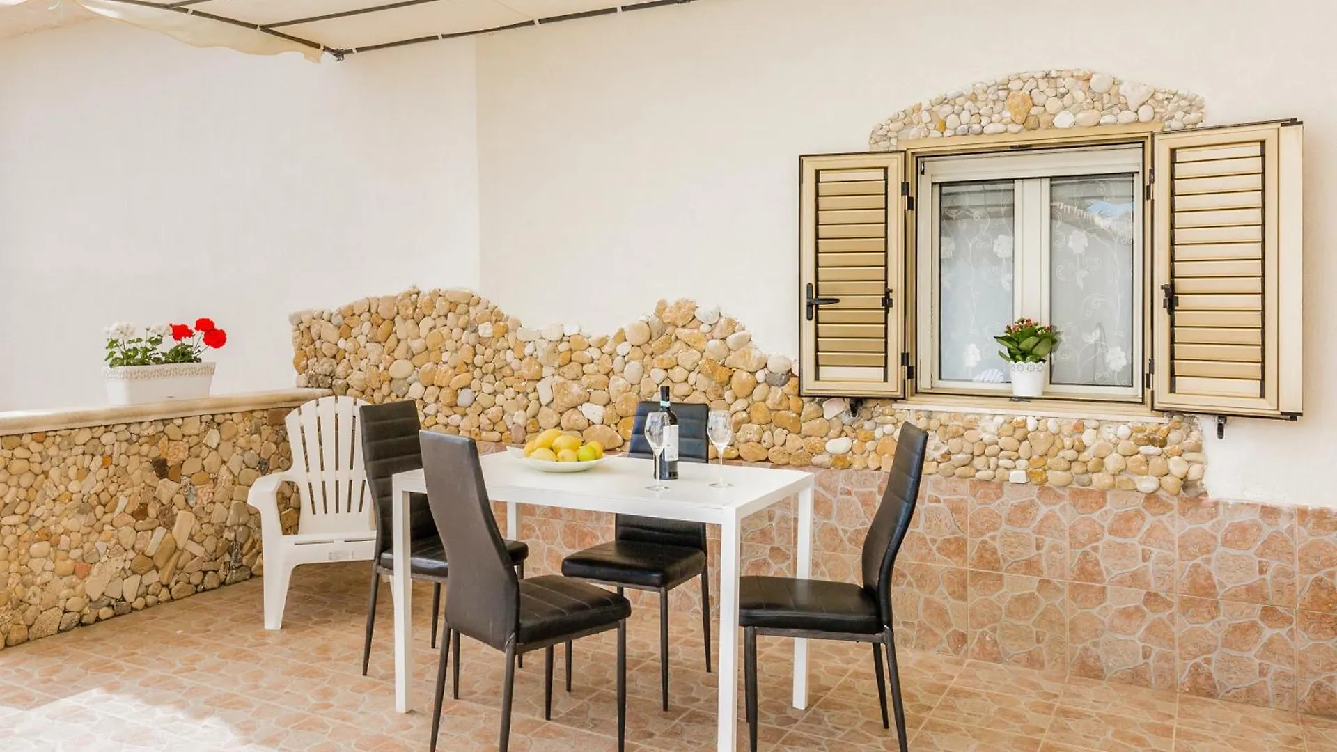 בית נופש אבולה Villa Miranda Near The Sandy Beach, Parking & Wifi